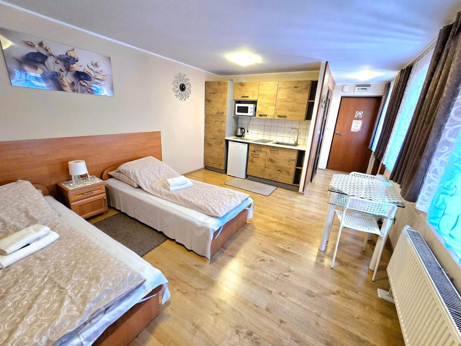 Aparthouse Apartamenty Centrum - In The City Center Near The Train Station Katowice Exterior foto